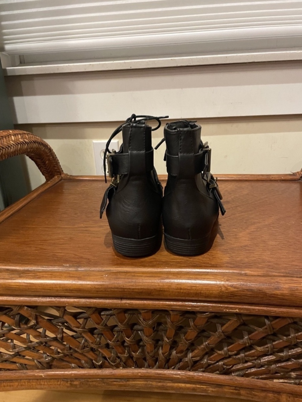 Women's faux-leather black Boots "Brand 99" with double buckles- Size 8 - Picture 10 of 10